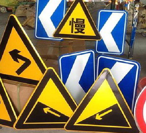 竹山标识标牌中颜色的确定是很重要的。